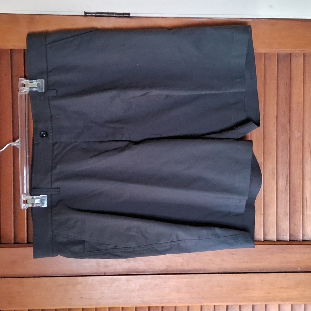 Nike Dri-FIT men's size 40 charcoal gray shorts